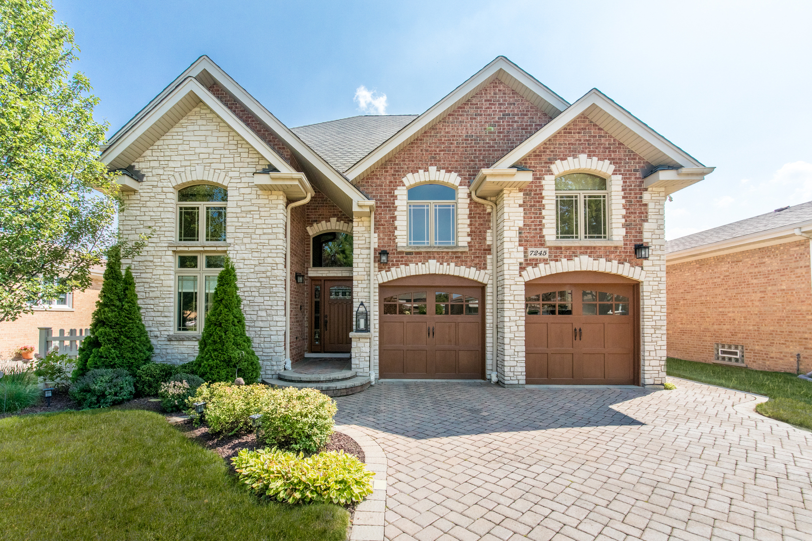 7245 W Lee Street, Niles, IL 60714