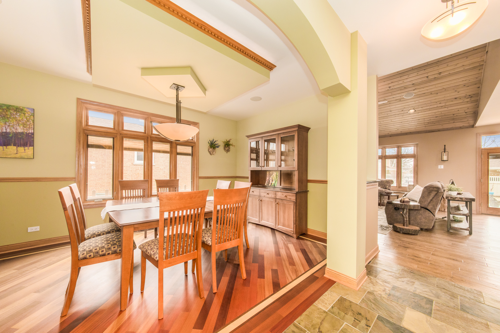 7245 W Lee Street, Niles, IL 60714