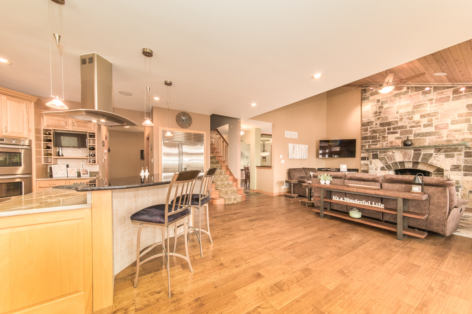 7245 W Lee Street, Niles, IL 60714