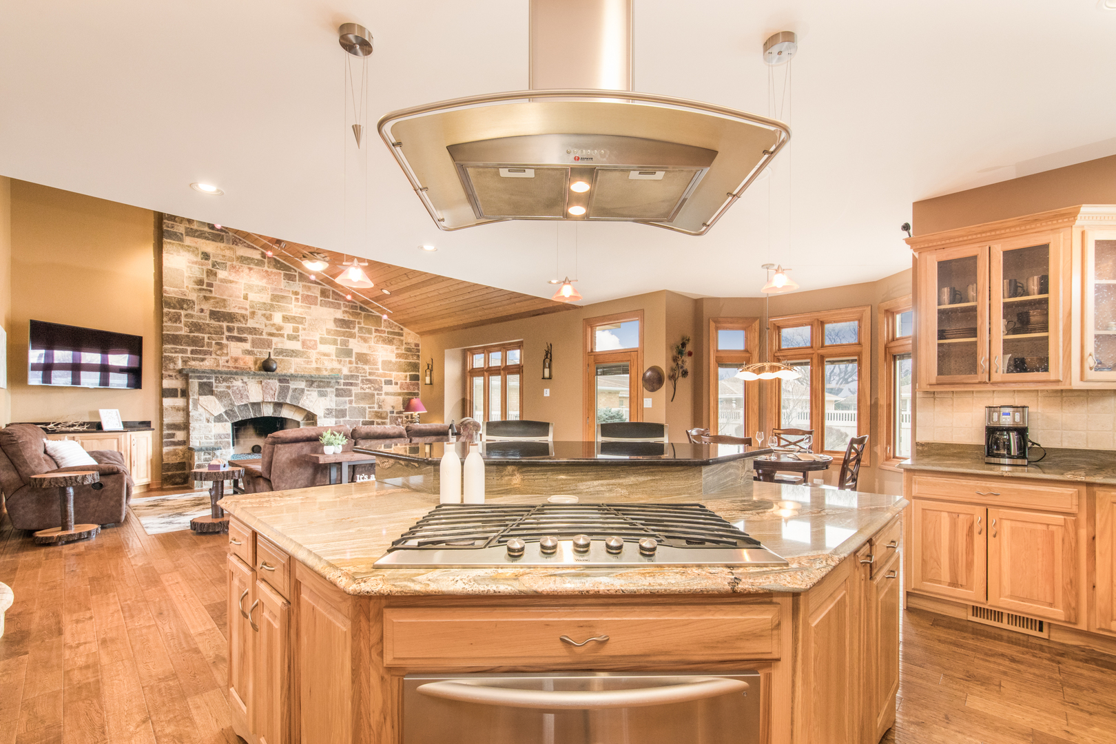 7245 W Lee Street, Niles, IL 60714