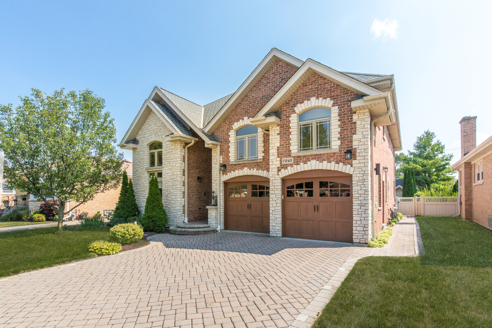 7245 W Lee Street, Niles, IL 60714