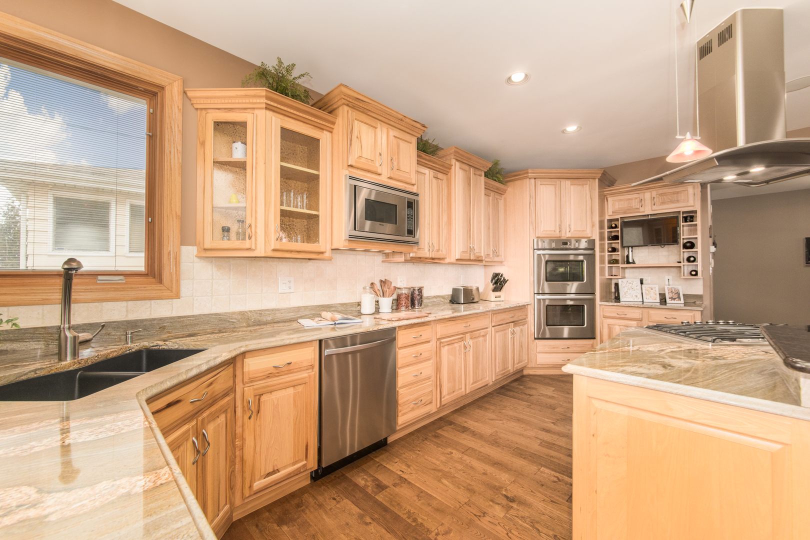 7245 W Lee Street, Niles, IL 60714