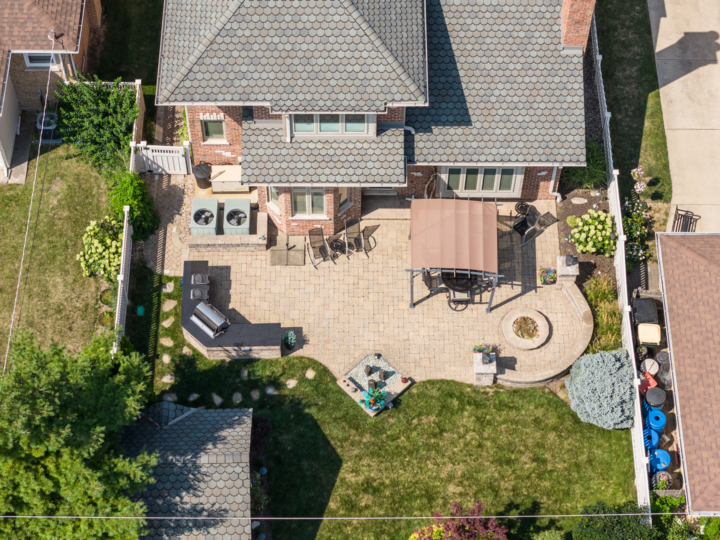 7245 W Lee Street, Niles, IL 60714