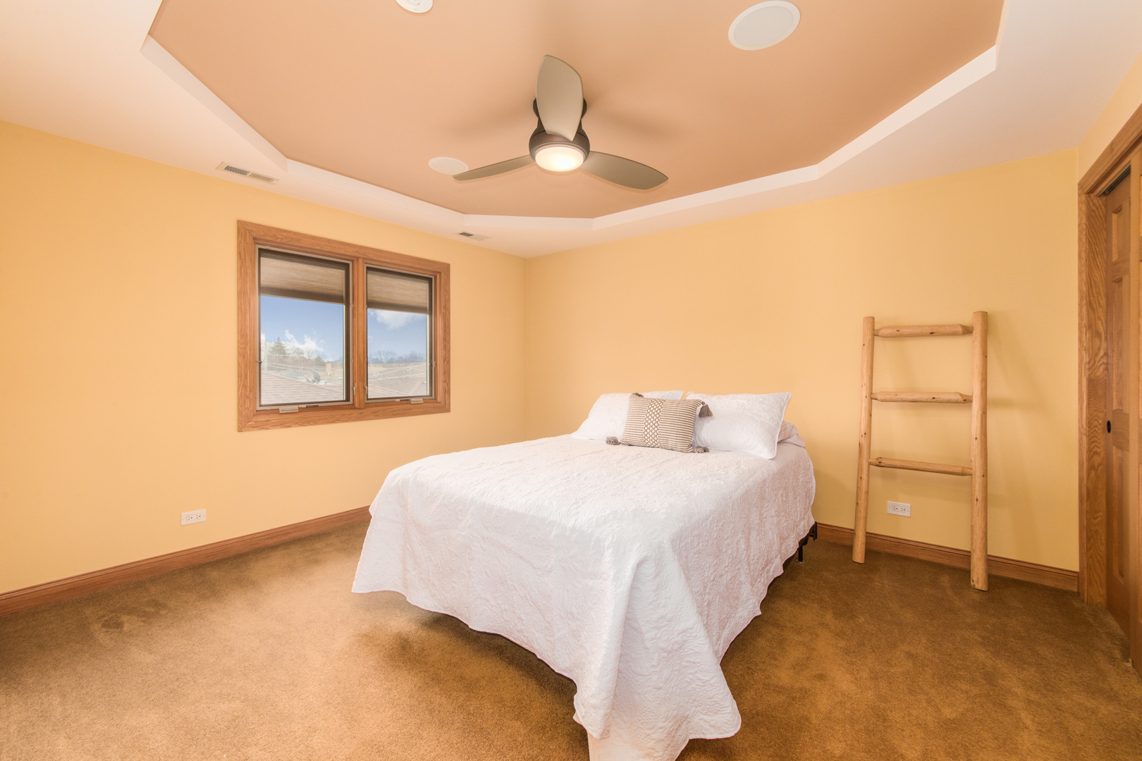 7245 W Lee Street, Niles, IL 60714