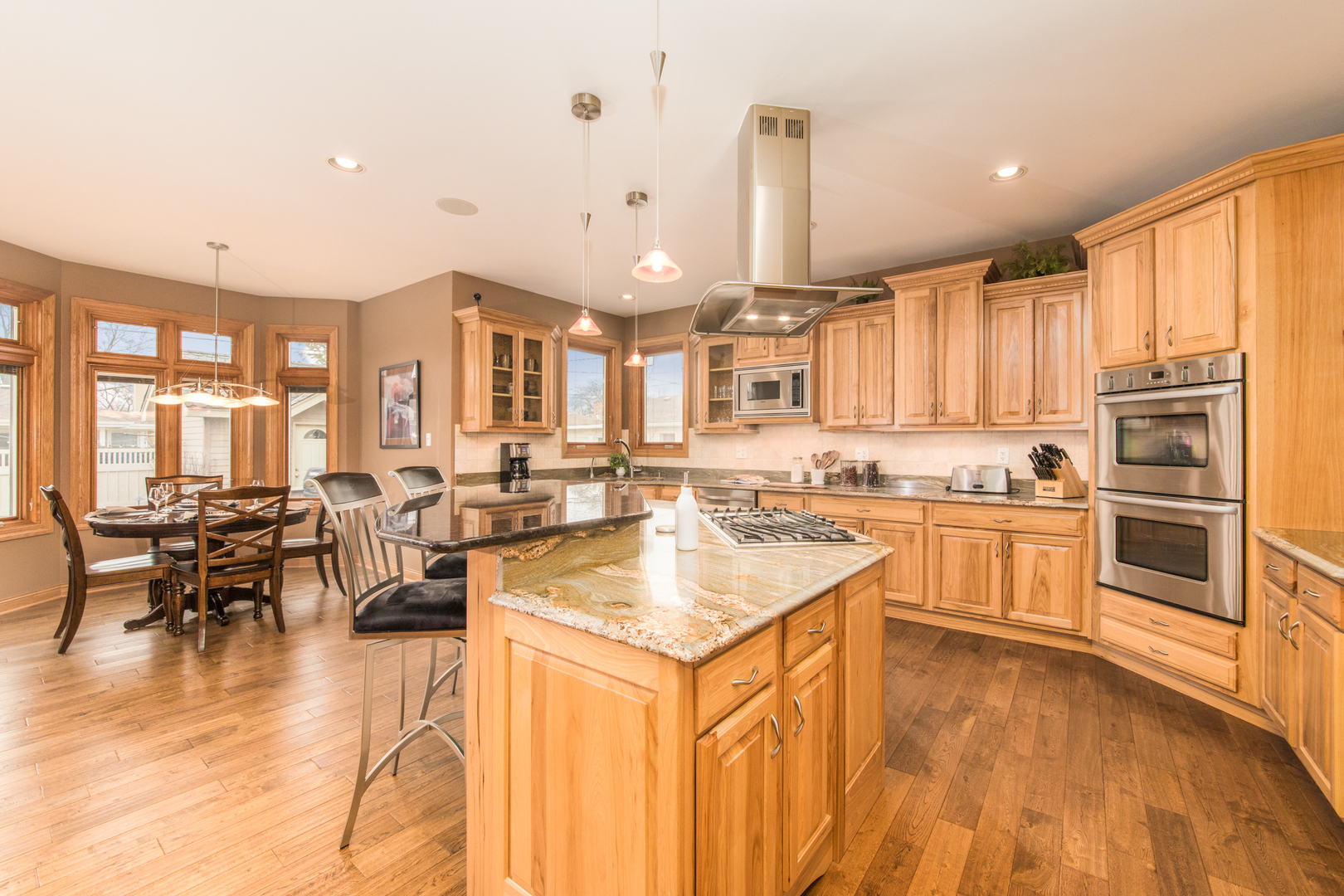 7245 W Lee Street, Niles, IL 60714