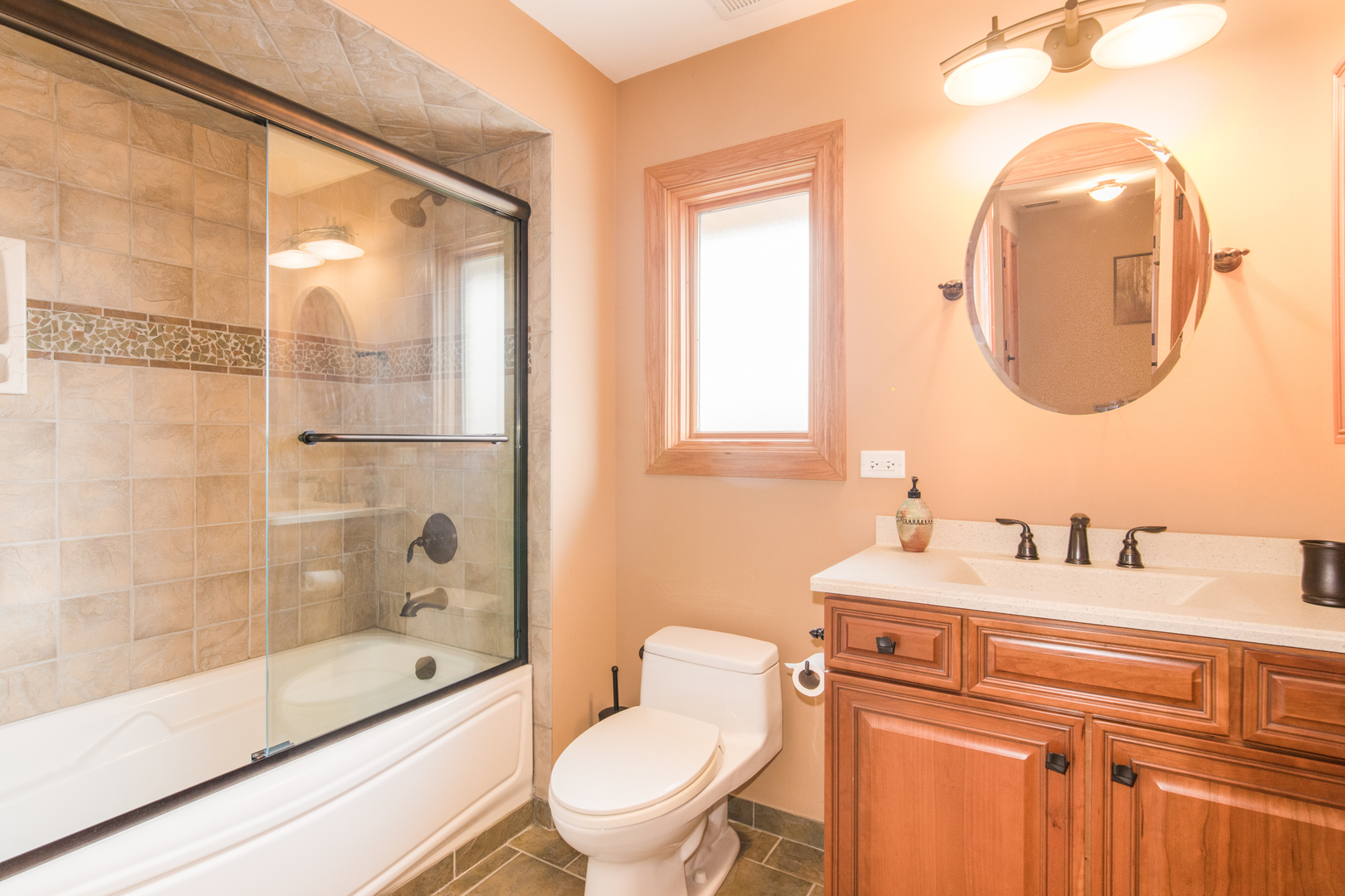 7245 W Lee Street, Niles, IL 60714