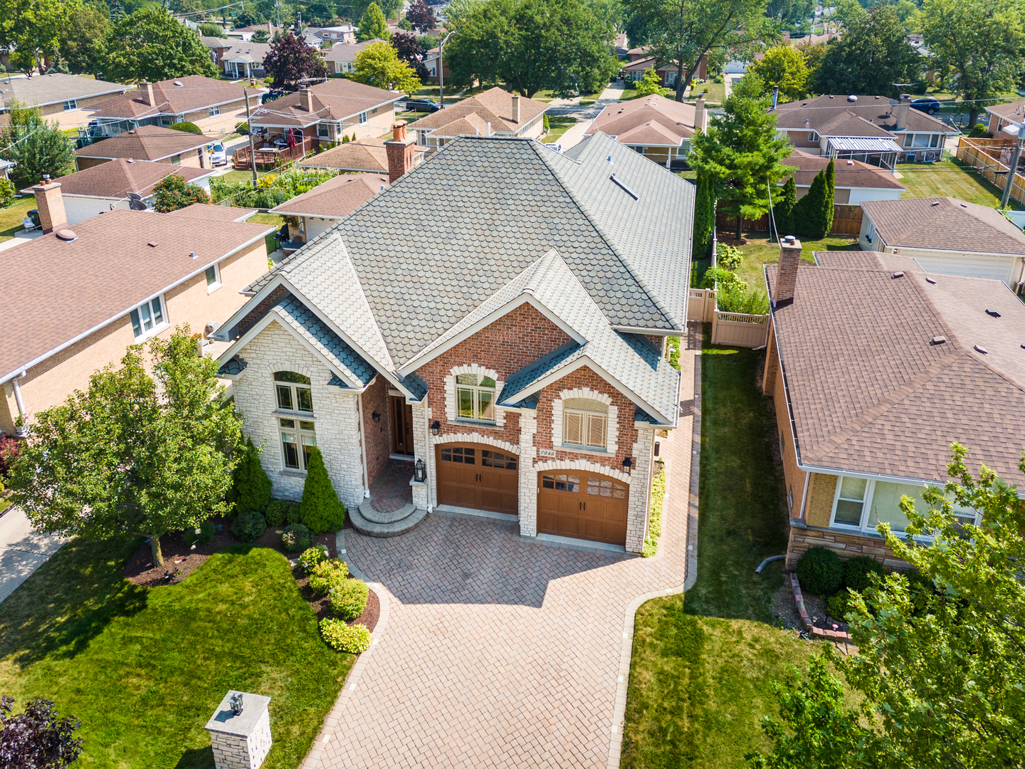 7245 W Lee Street, Niles, IL 60714