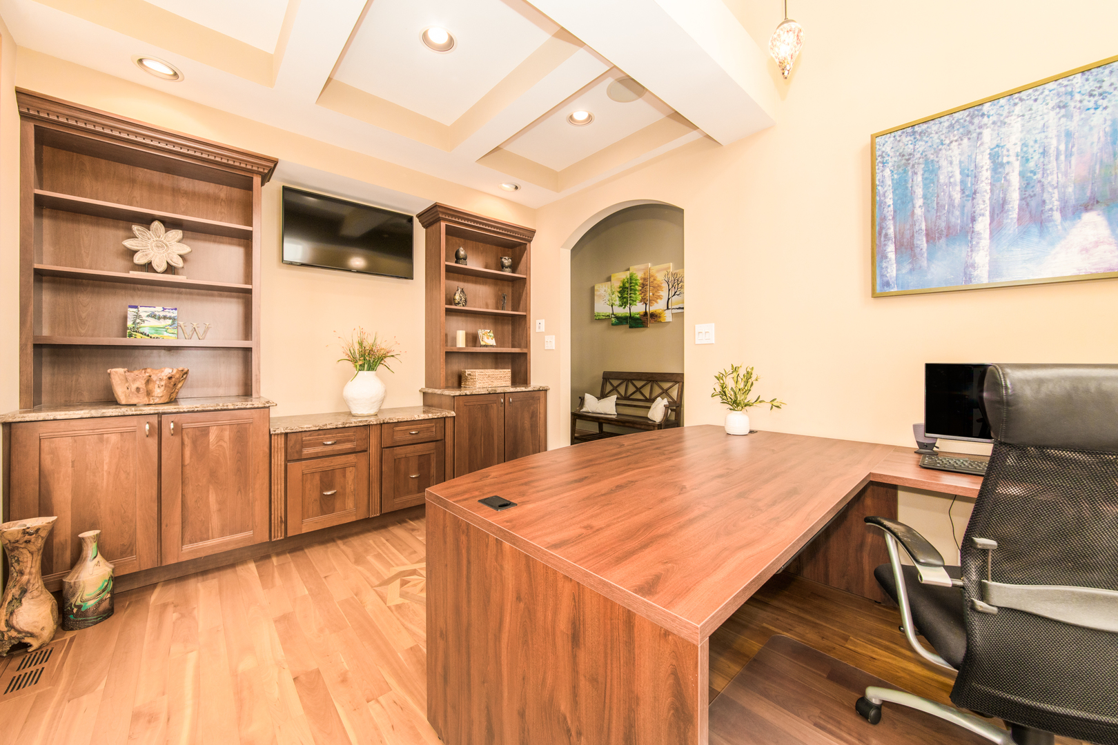 7245 W Lee Street, Niles, IL 60714