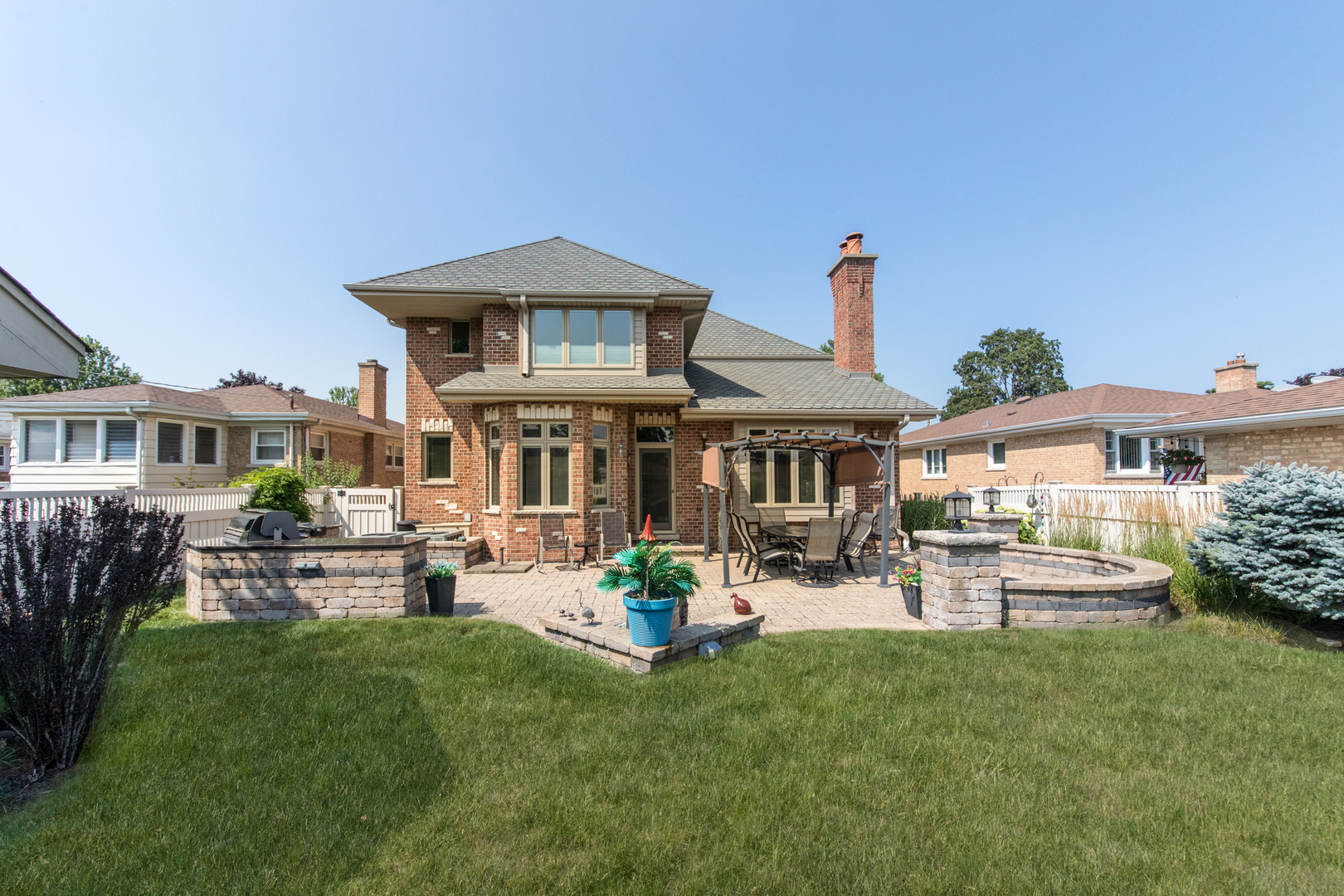 7245 W Lee Street, Niles, IL 60714
