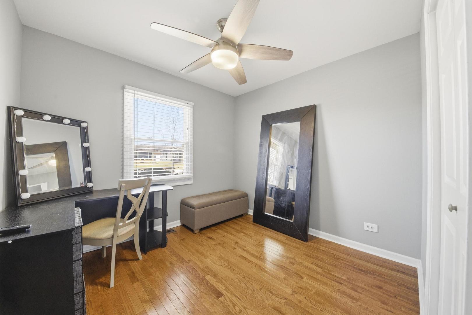 581 Charing Cross Road, Elk Grove Village, IL 60007