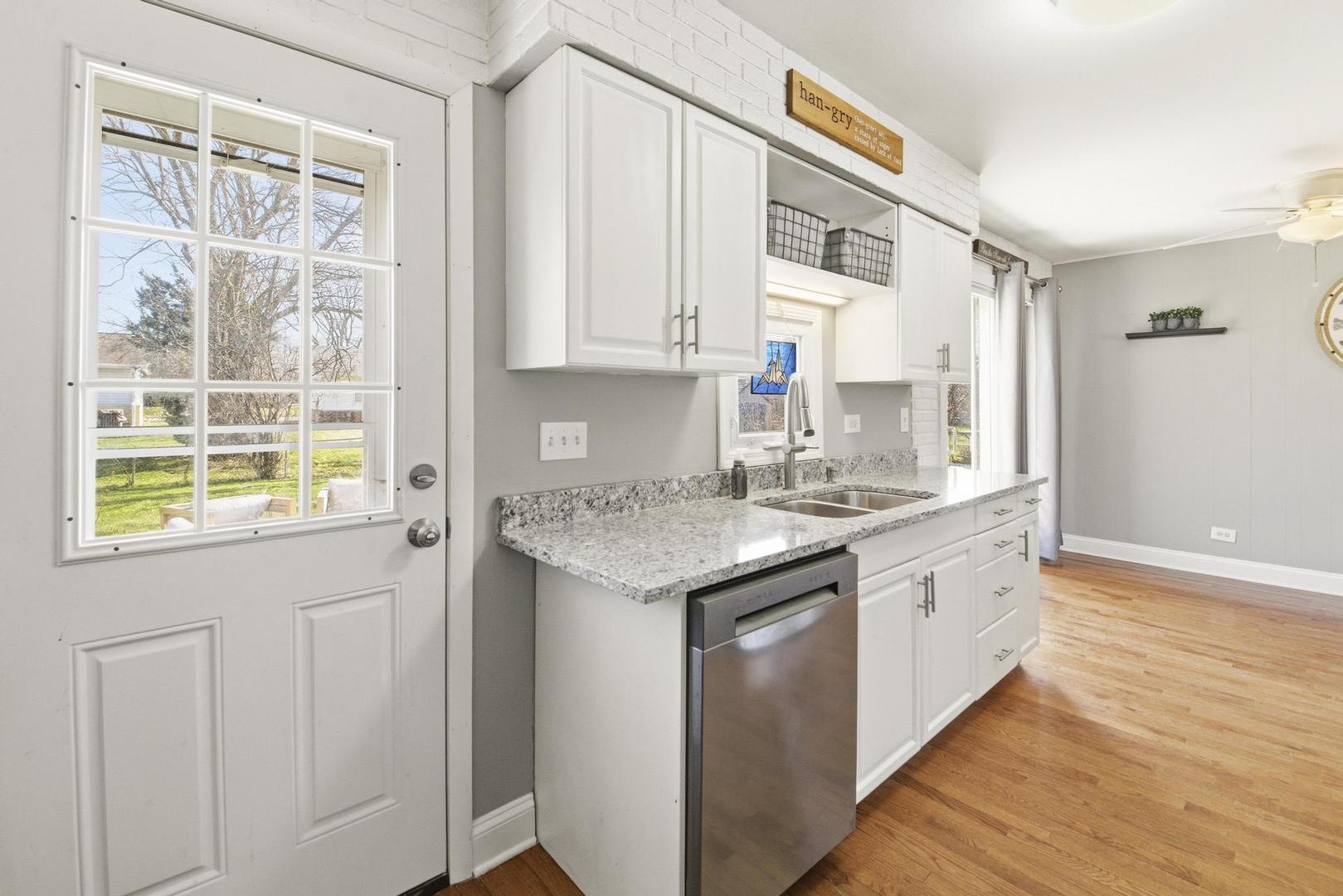 581 Charing Cross Road, Elk Grove Village, IL 60007