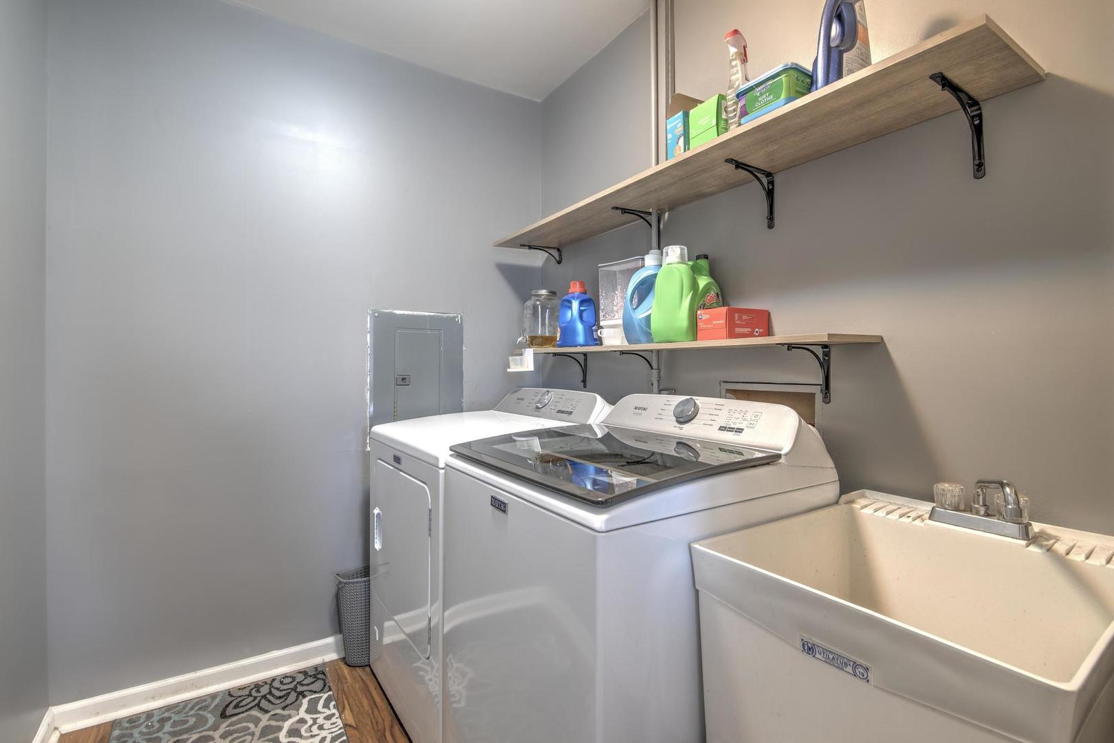 581 Charing Cross Road, Elk Grove Village, IL 60007