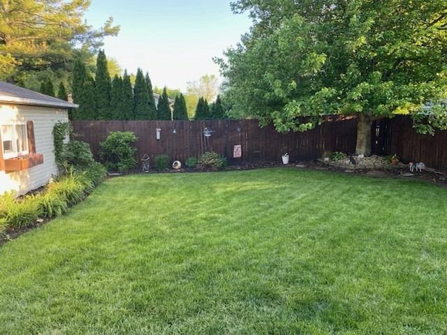 23 Geneva Court, Bloomington, IL 61704