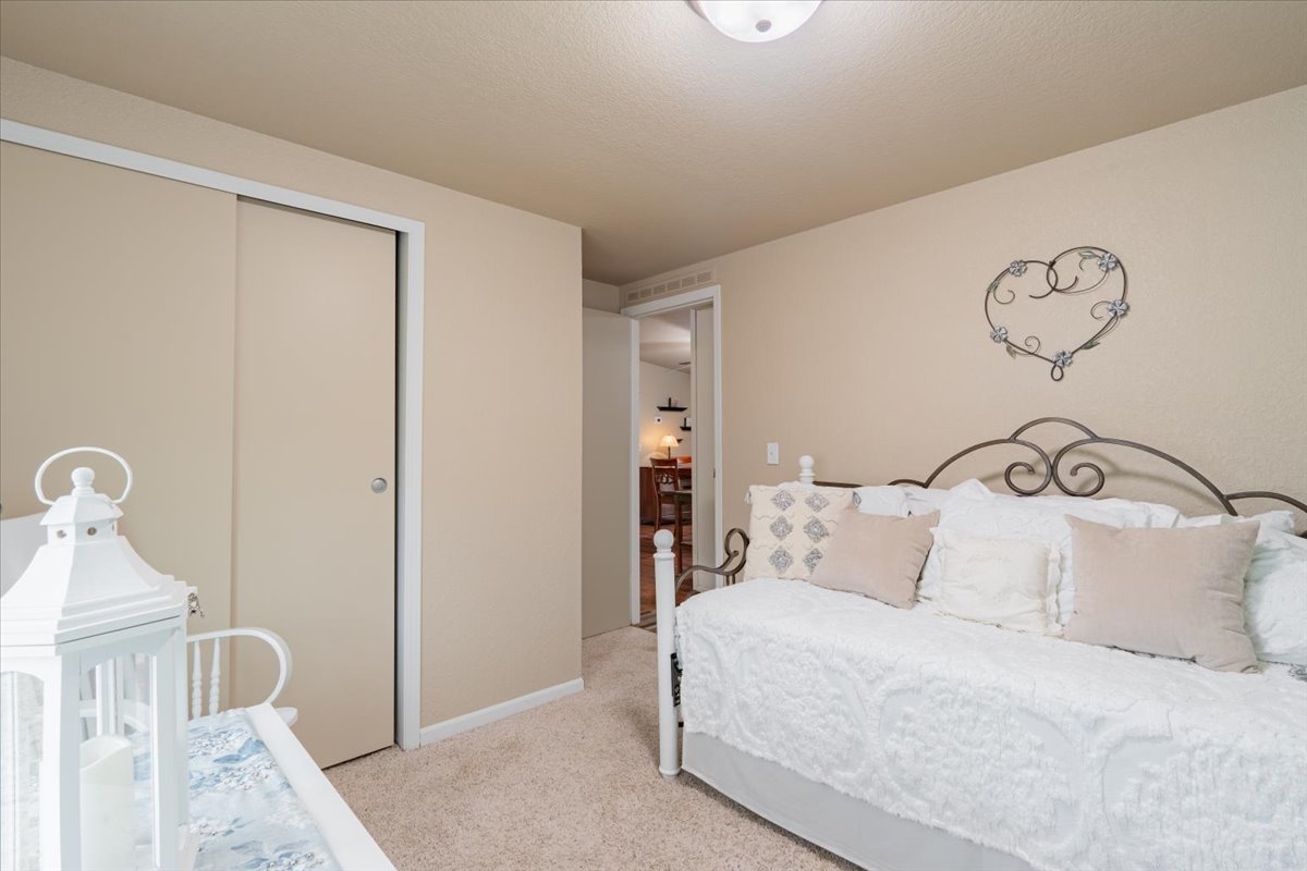 23 Geneva Court, Bloomington, IL 61704