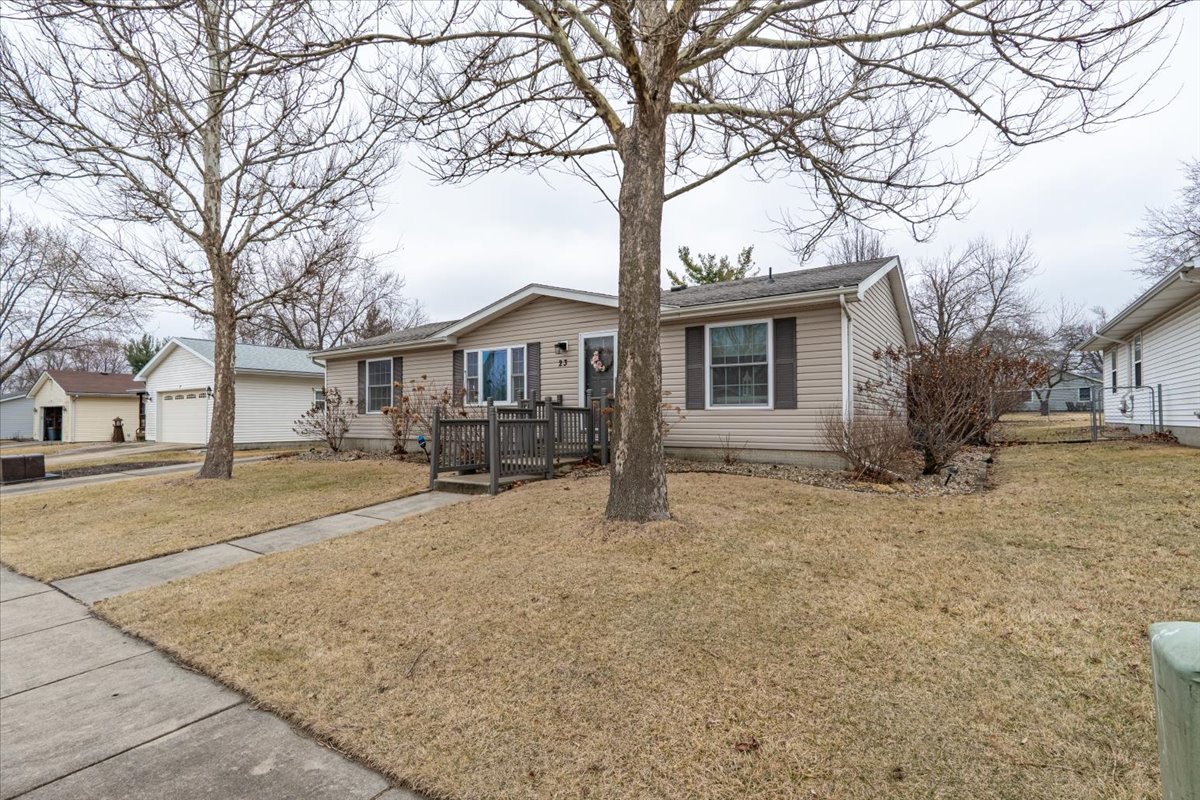 23 Geneva Court, Bloomington, IL 61704