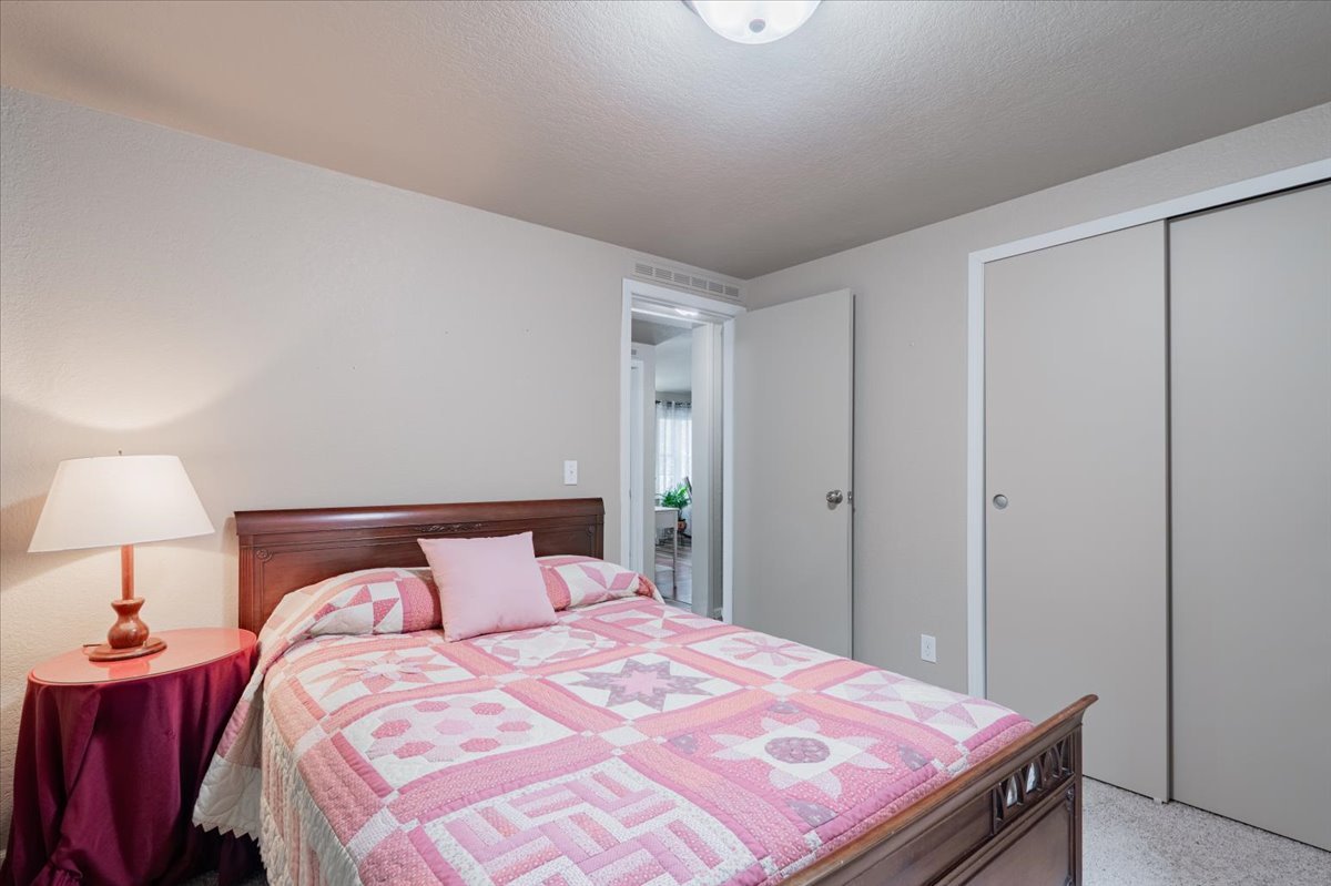 23 Geneva Court, Bloomington, IL 61704