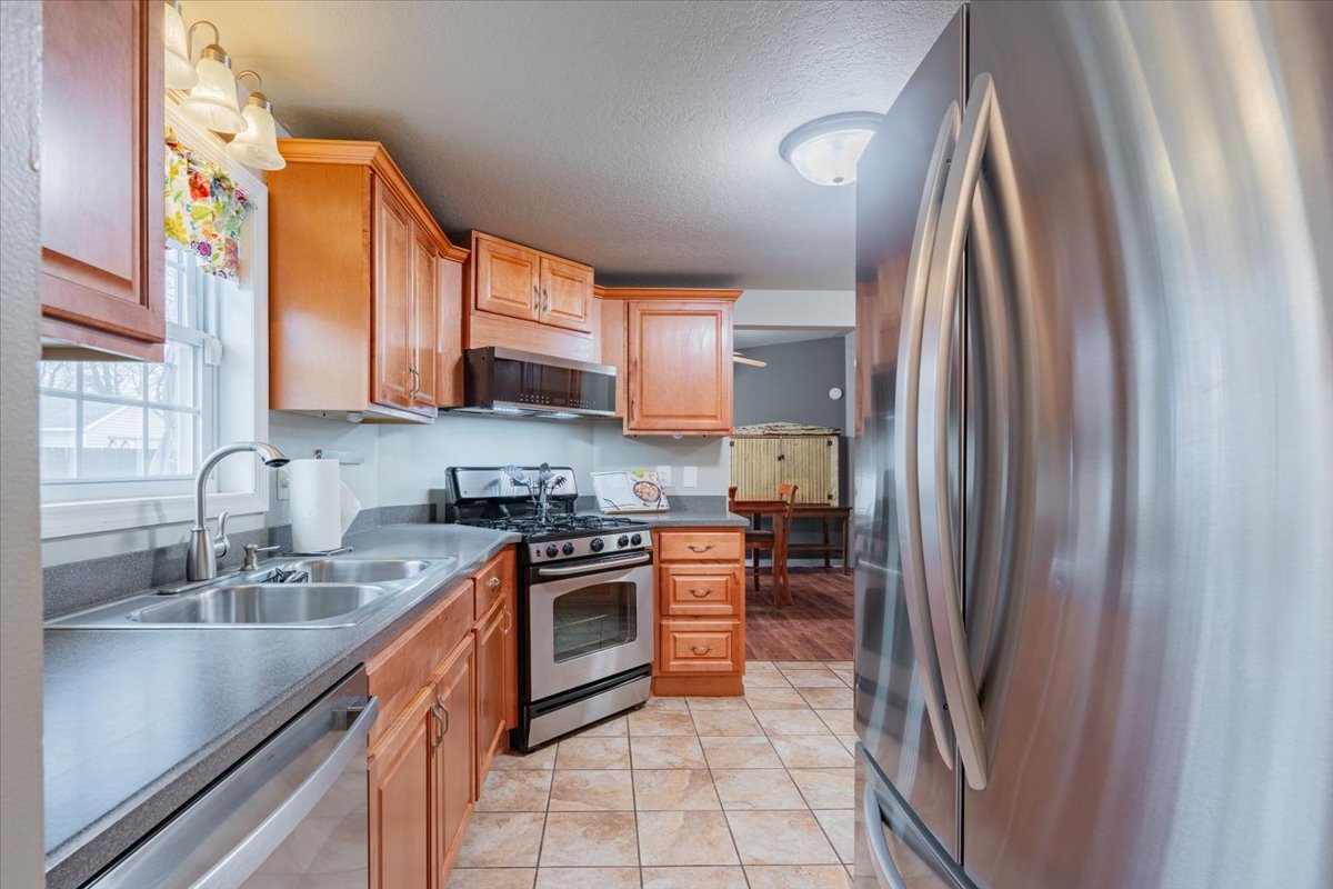 23 Geneva Court, Bloomington, IL 61704