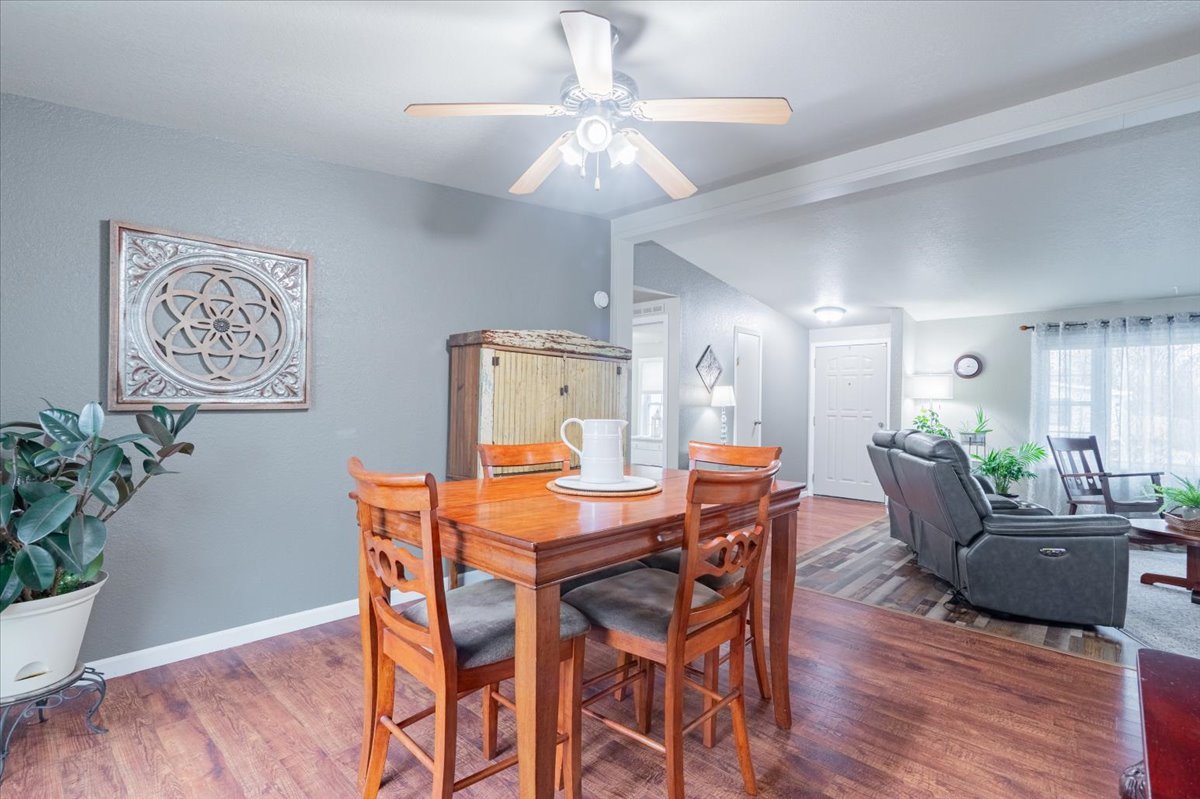 23 Geneva Court, Bloomington, IL 61704