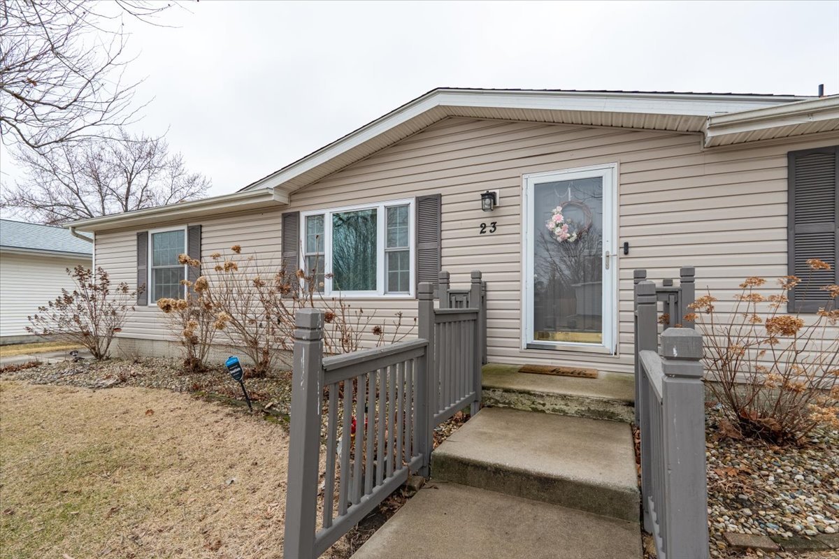 23 Geneva Court, Bloomington, IL 61704