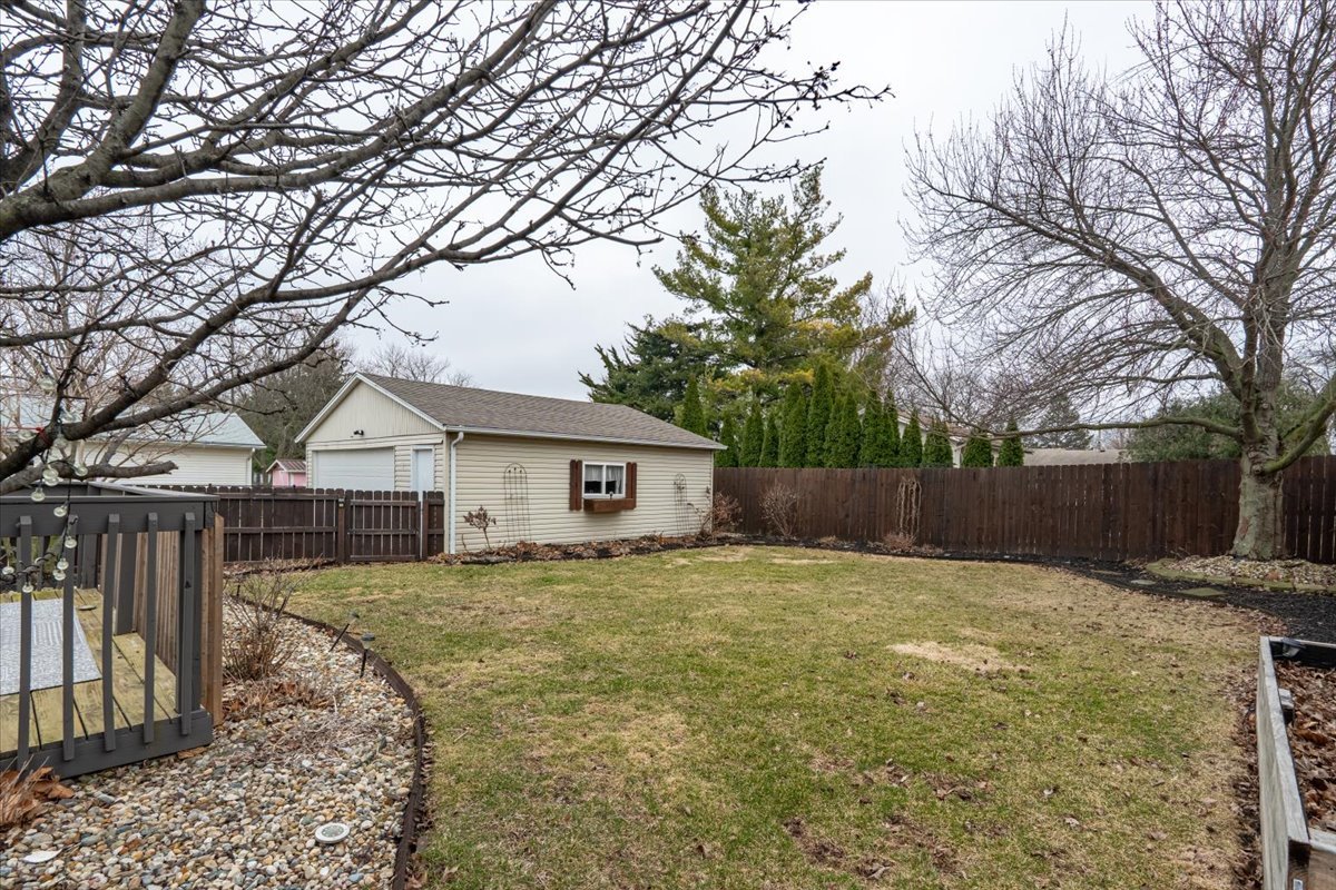 23 Geneva Court, Bloomington, IL 61704