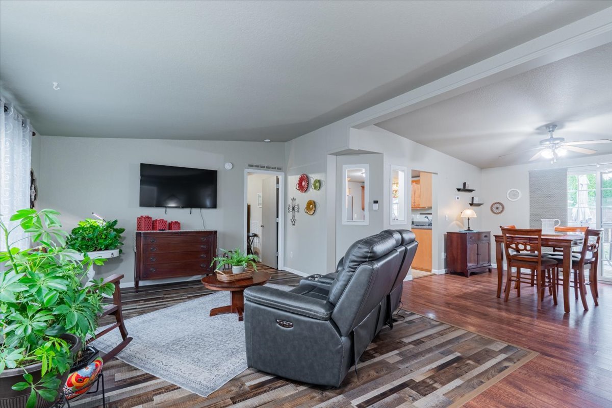 23 Geneva Court, Bloomington, IL 61704