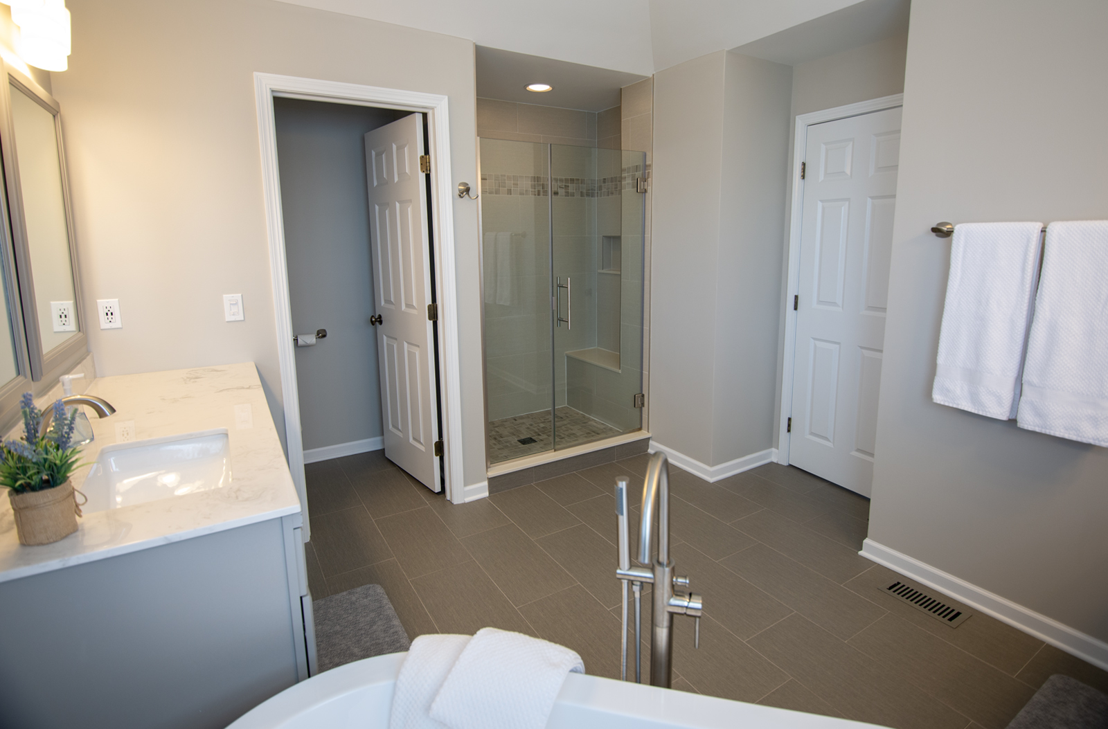 39W553 N Hyde Park, Geneva, IL 60134