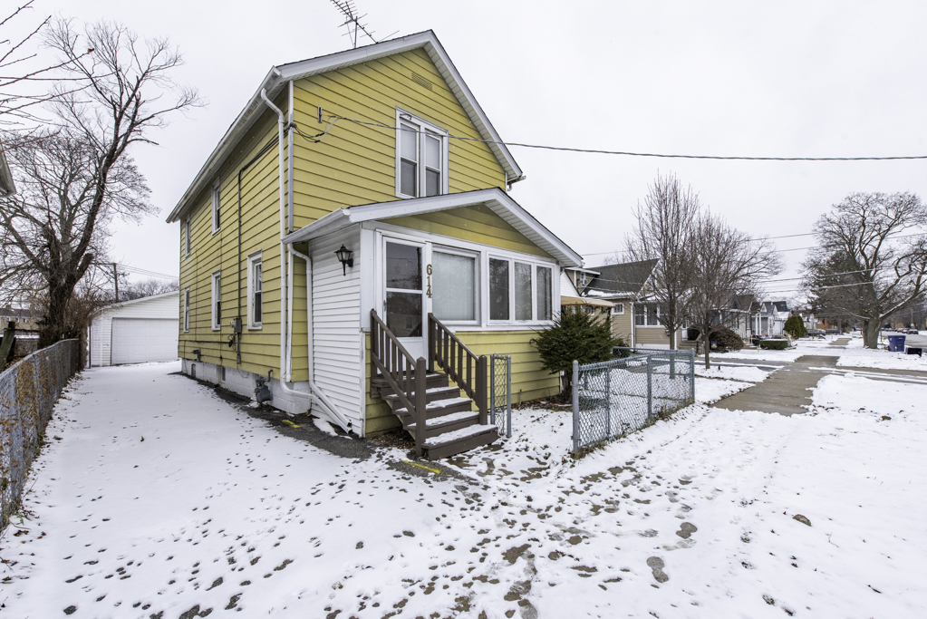 614 Walnut Street, Waukegan, IL 60085