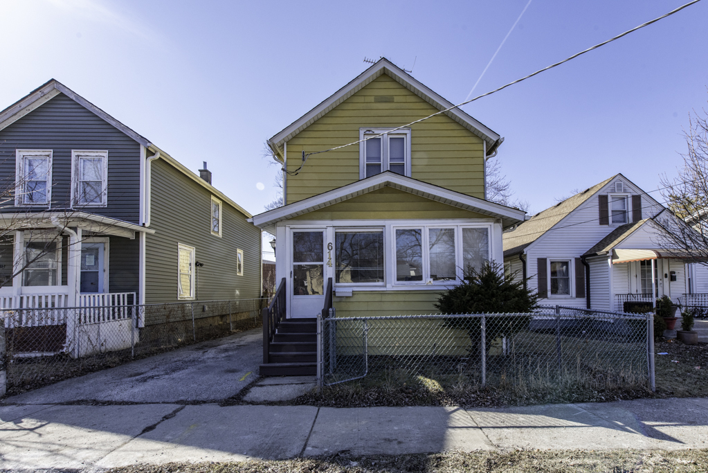 614 Walnut Street, Waukegan, IL 60085