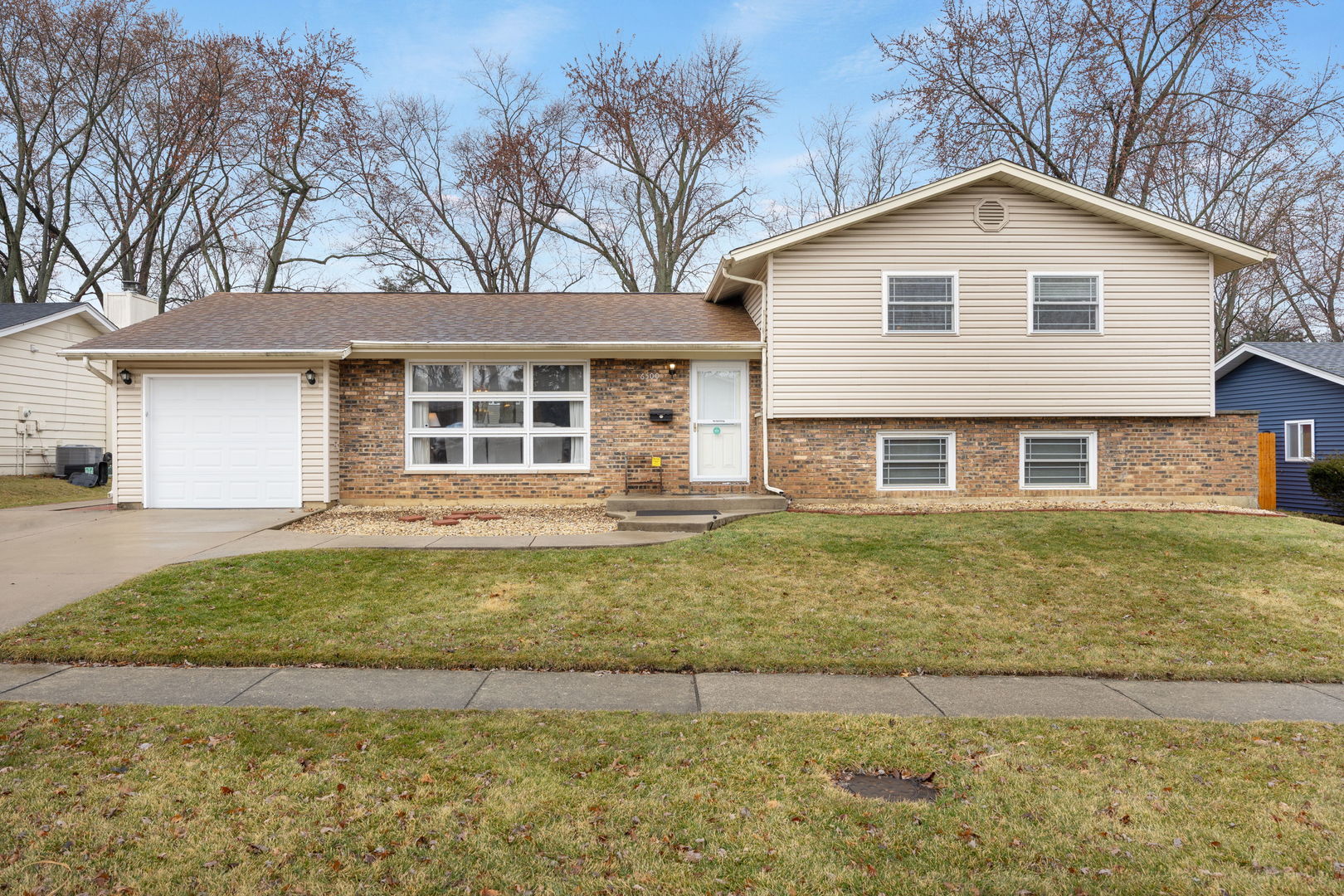 6500 Winston Drive, Woodridge, IL 60517