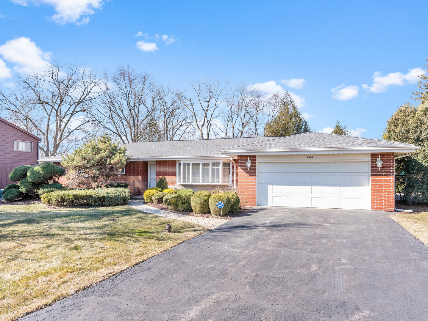 Willowbrook, IL 60527