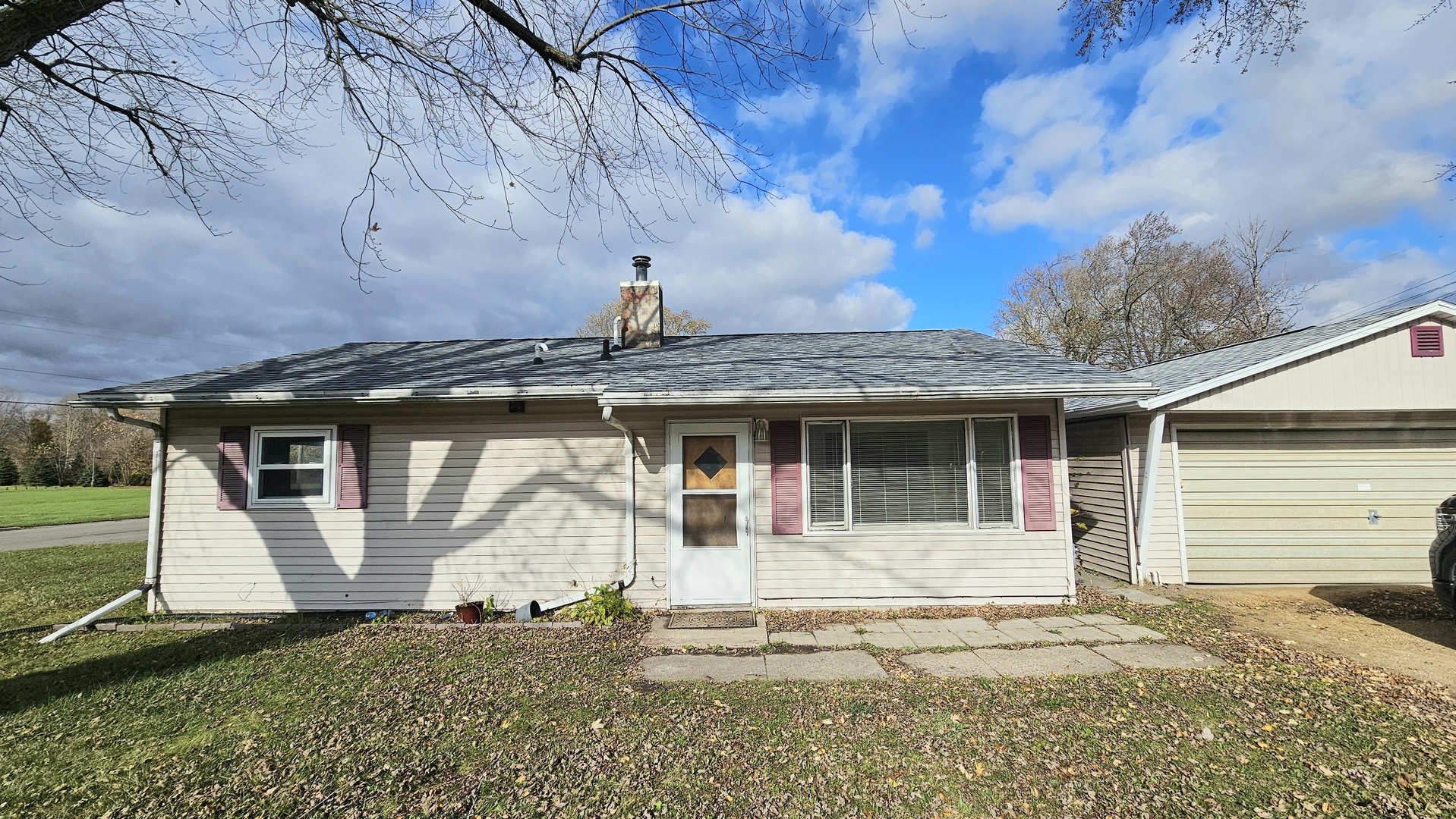 1702 Oak Grove Avenue, Sterling, IL 61081