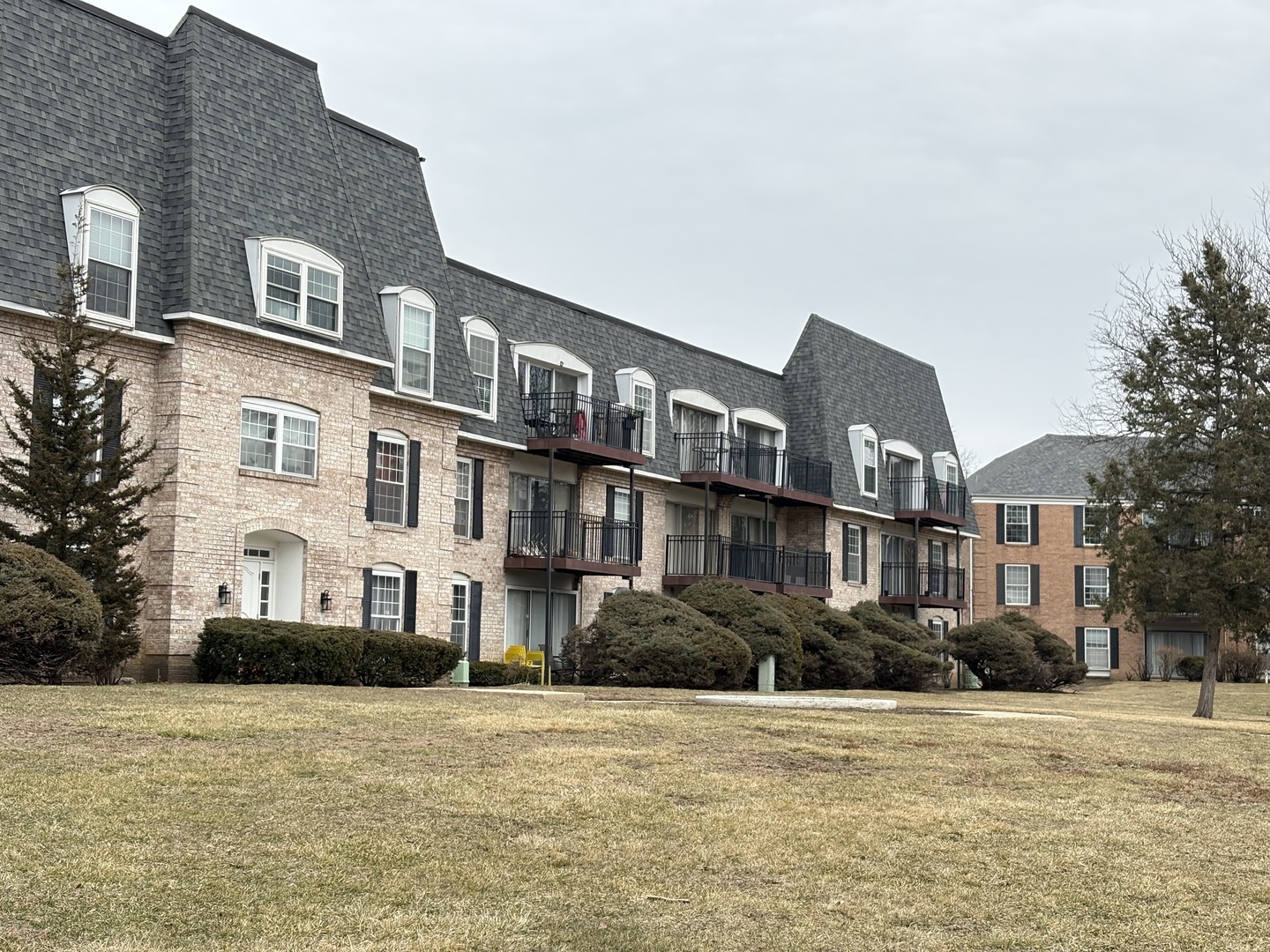 5000 Carriageway Drive #211, Rolling Meadows, IL 60008