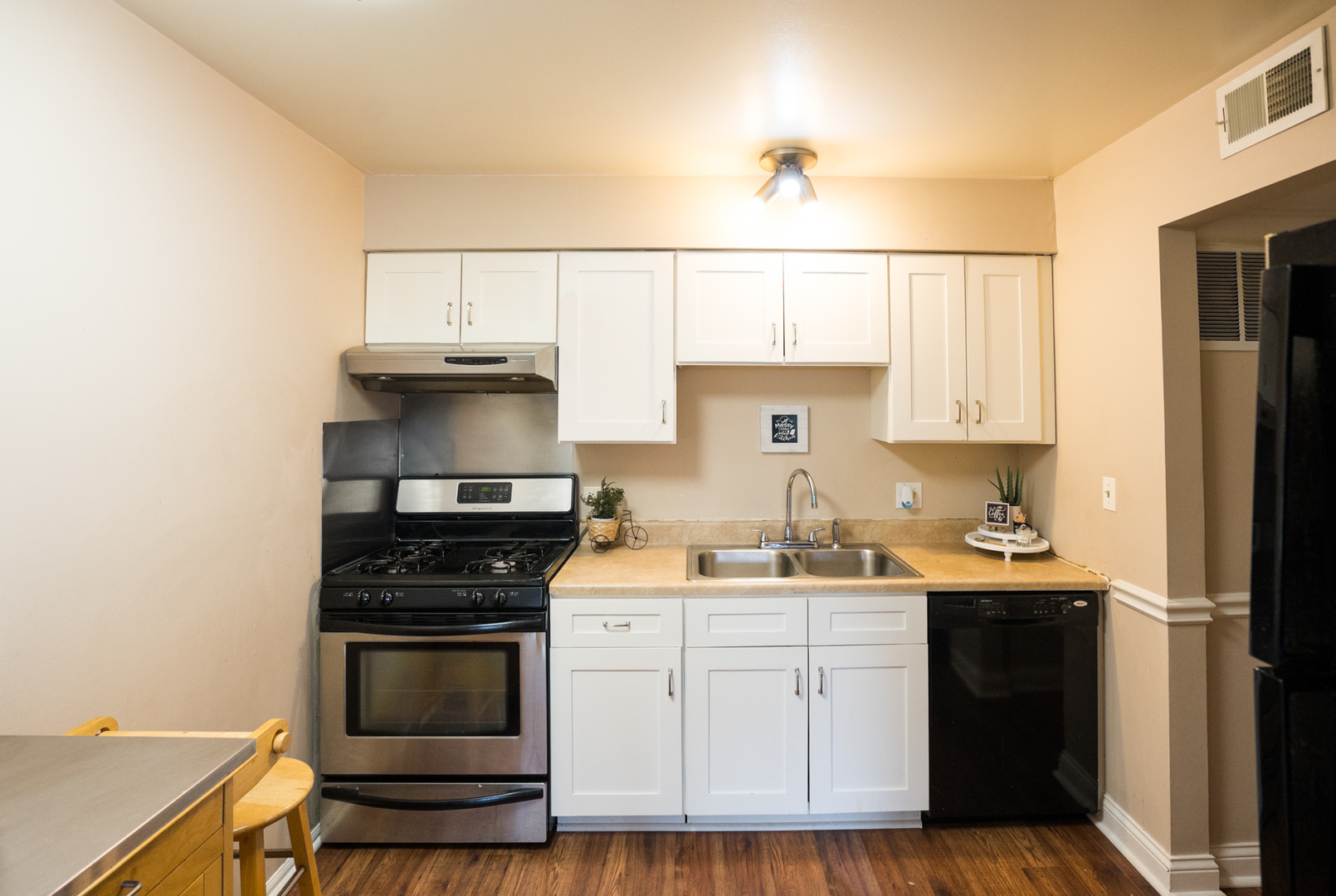 5000 Carriageway Drive #211, Rolling Meadows, IL 60008