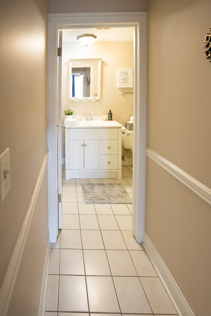 5000 Carriageway Drive #211, Rolling Meadows, IL 60008