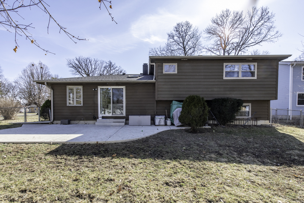 4232 Kenwood Avenue, Gurnee, IL 60031