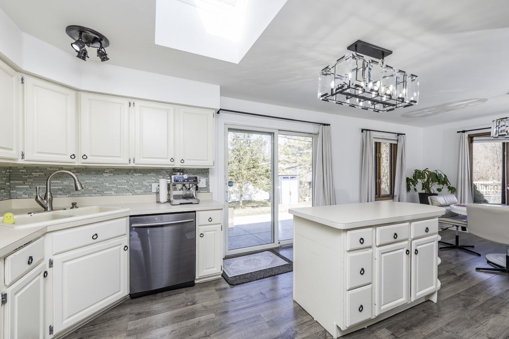 4232 Kenwood Avenue, Gurnee, IL 60031