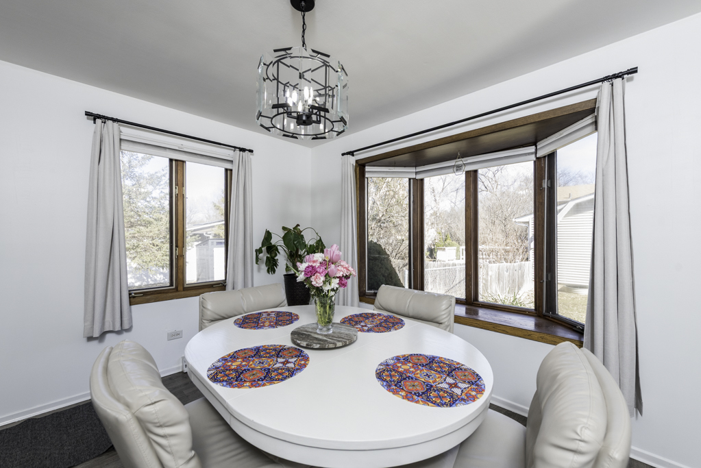 4232 Kenwood Avenue, Gurnee, IL 60031