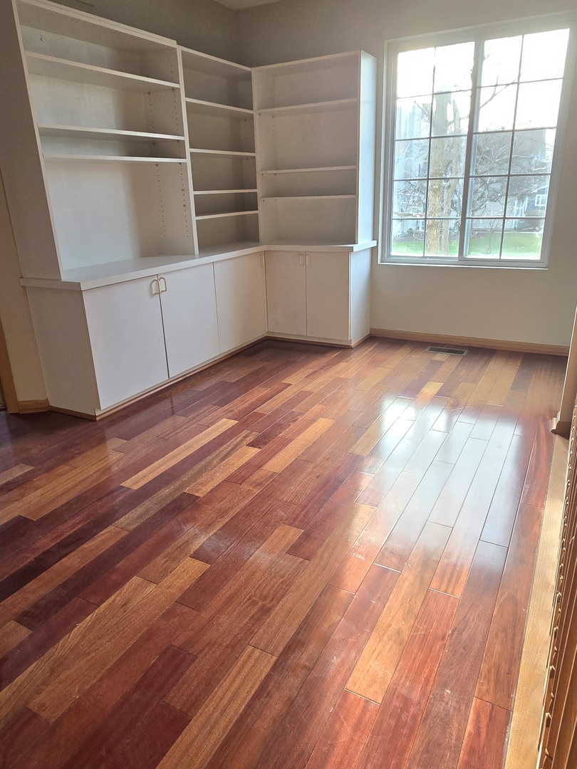 308 Windsor Court #C, South Elgin, IL 60177