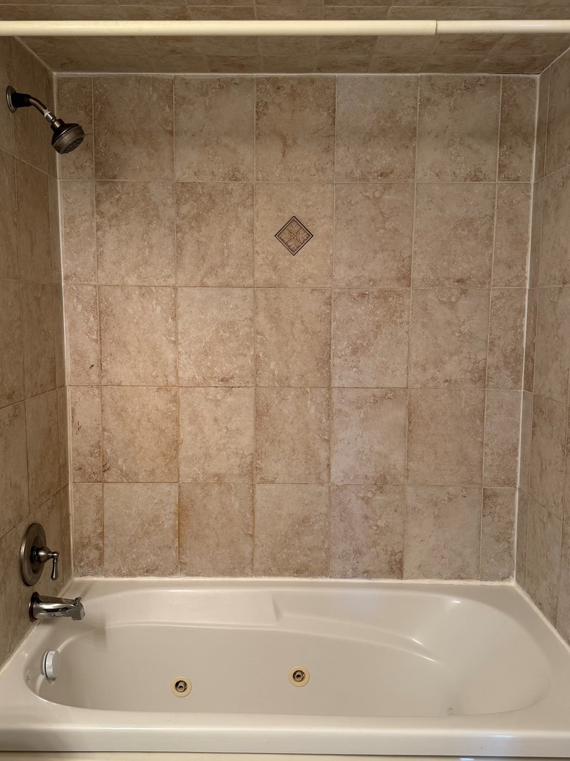 6S010 Steeple Run Drive #2D, Naperville, IL 60540