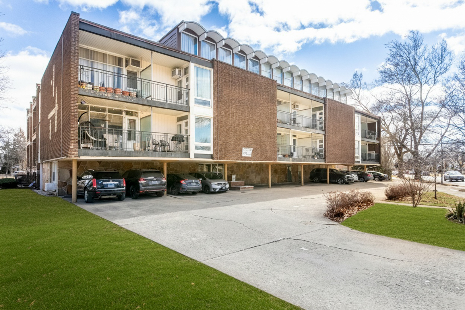 6121 W Higgins Avenue #C2, Chicago, IL 60630