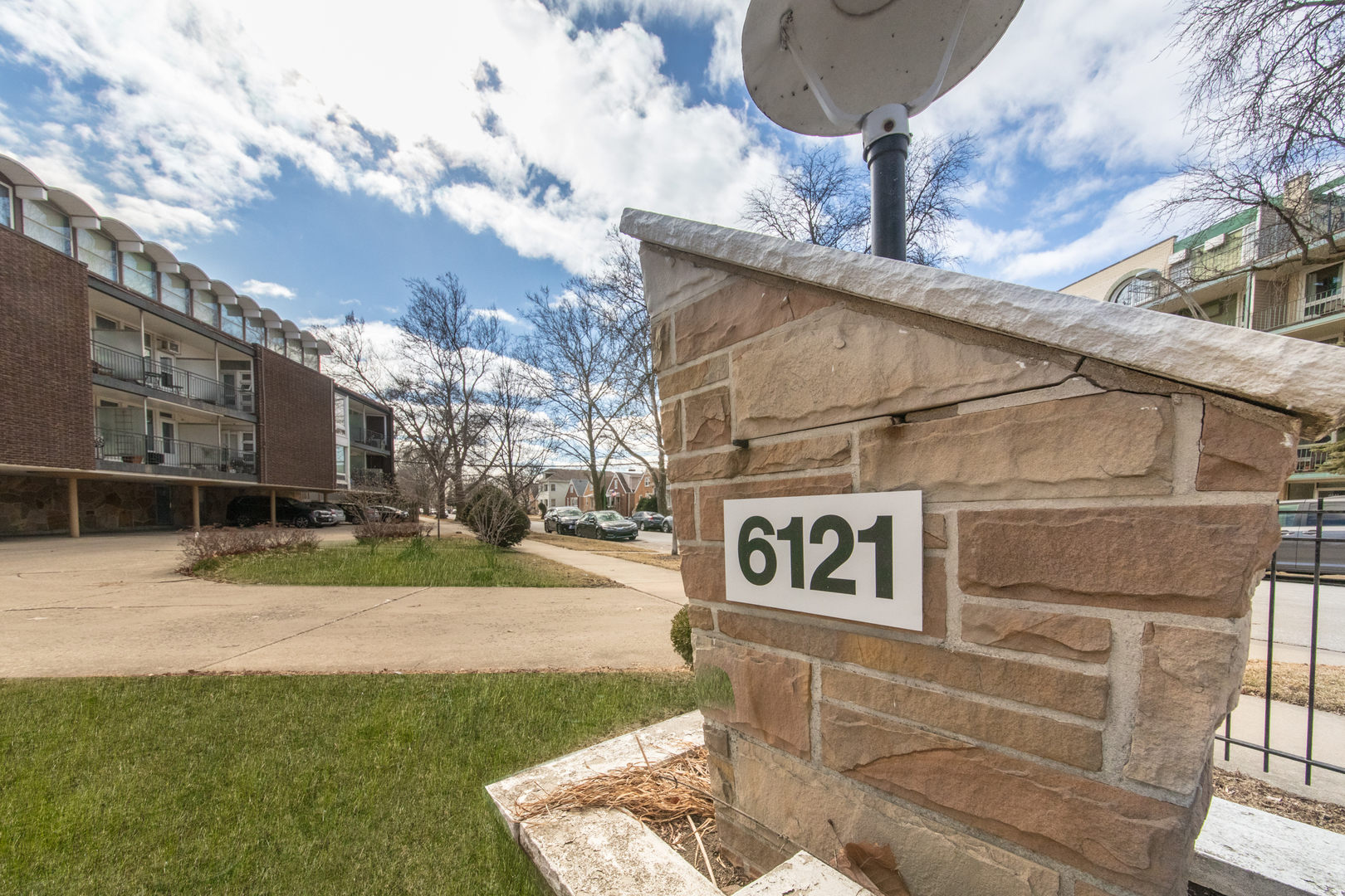 6121 W Higgins Avenue #C2, Chicago, IL 60630