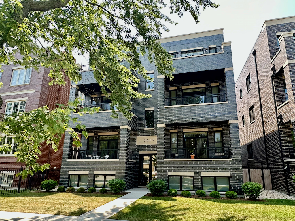 5667 W Higgins Avenue #2E, Chicago, IL 60630