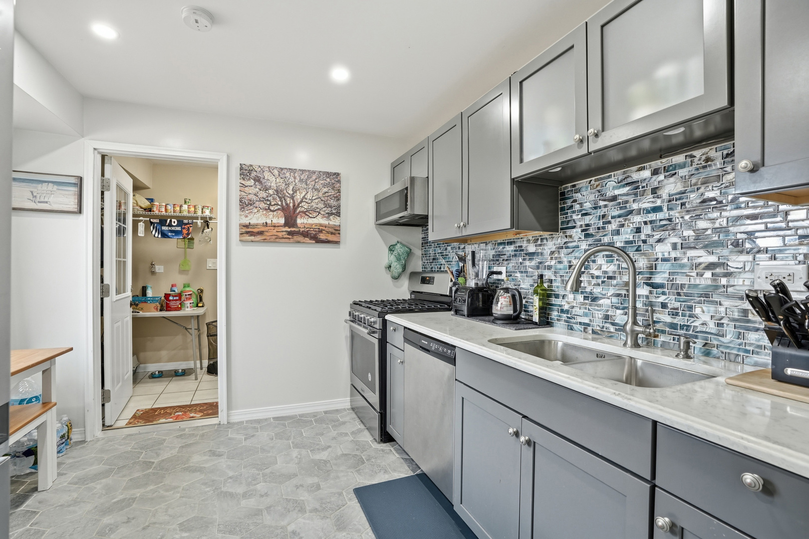 16249 92nd Avenue, Orland Hills, IL 60487