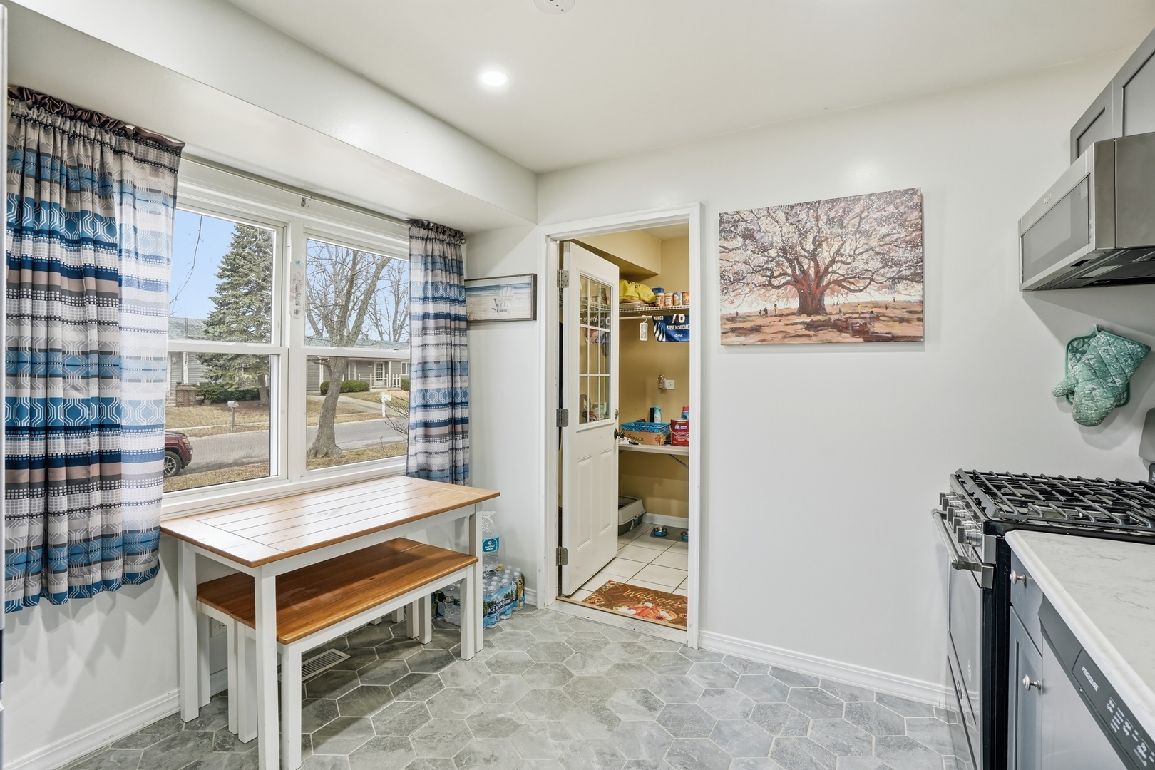 16249 92nd Avenue, Orland Hills, IL 60487