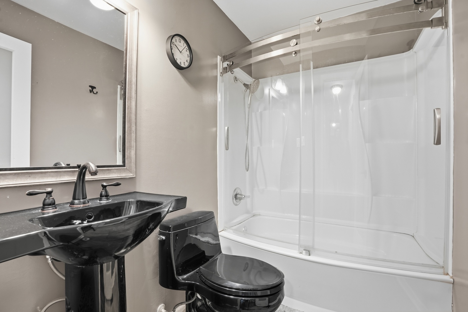 16249 92nd Avenue, Orland Hills, IL 60487