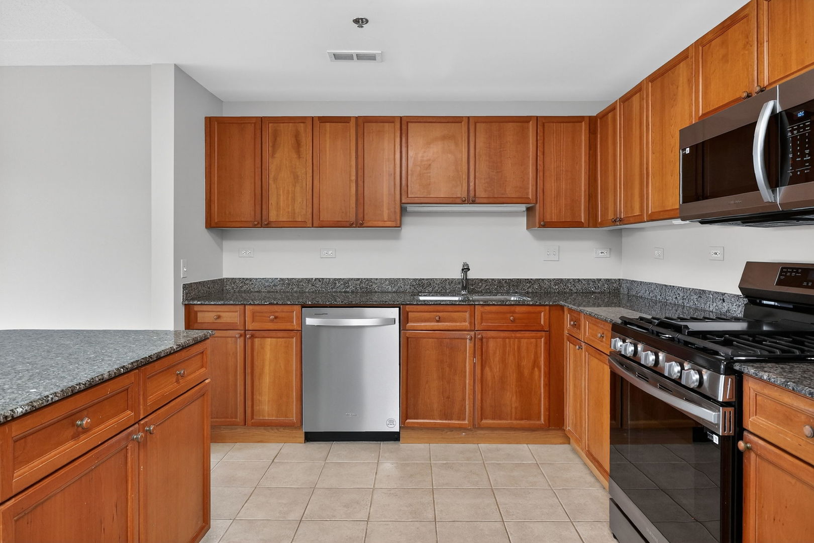 865 E 22nd Street #B412, Lombard, IL 60148