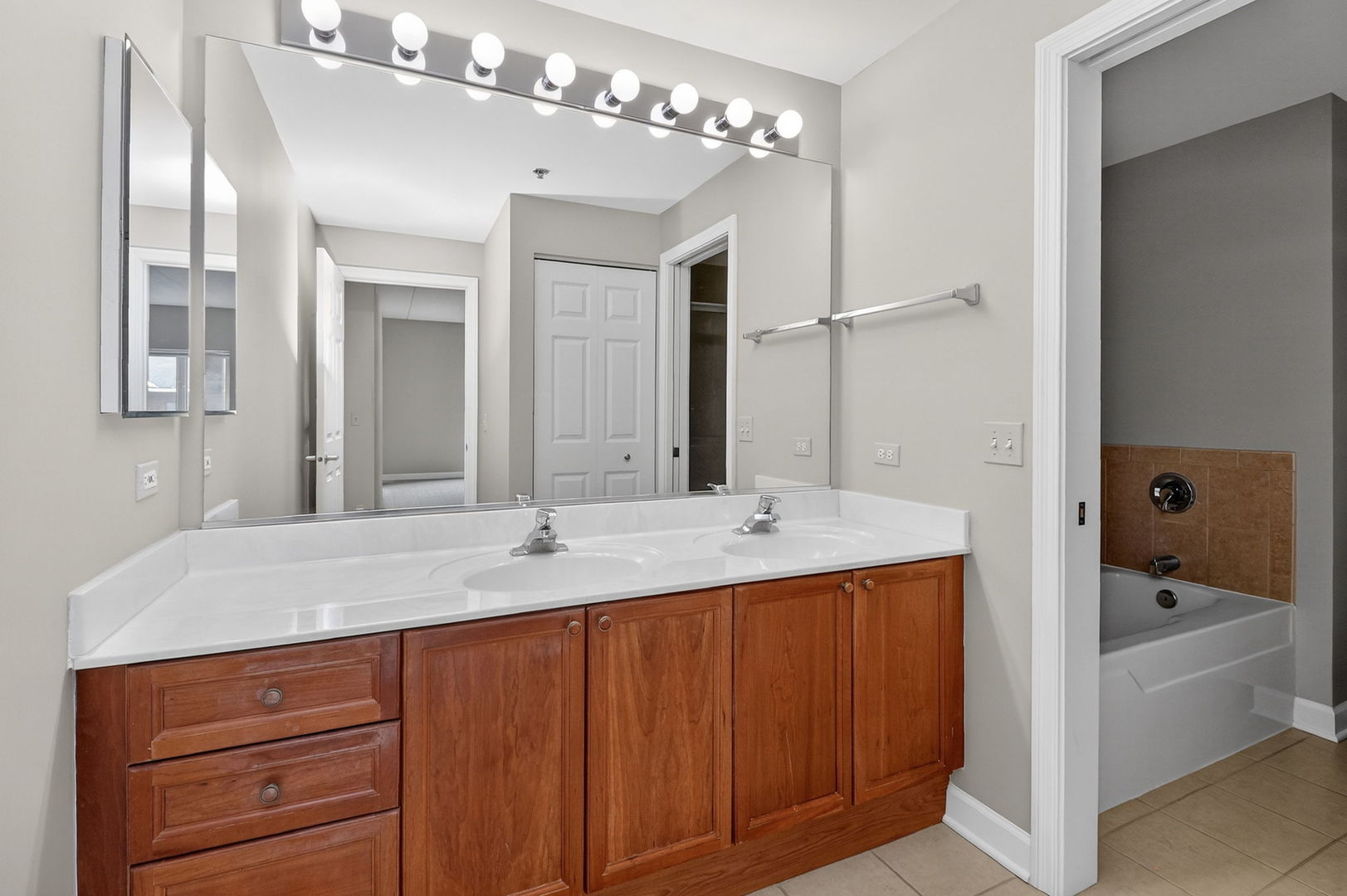 865 E 22nd Street #B412, Lombard, IL 60148