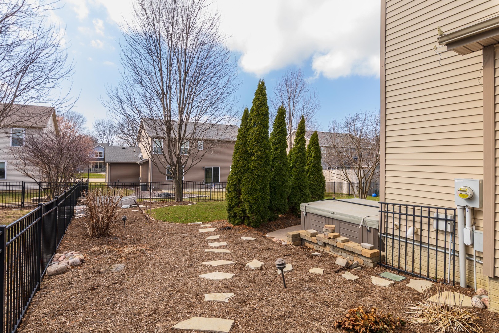 2215 Savanna Road, Bloomington, IL 61705