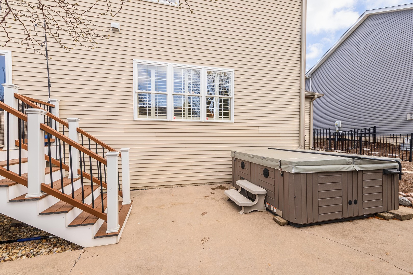 2215 Savanna Road, Bloomington, IL 61705