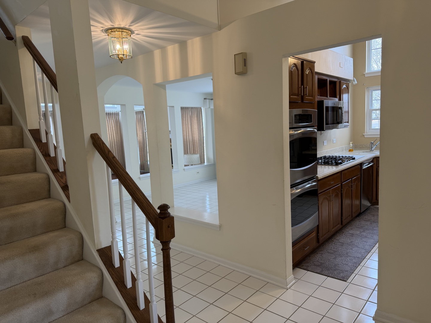 1576 Poplar Creek Drive, Hoffman Estates, IL 60169